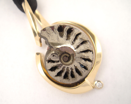 04_ammonite_pendant_small